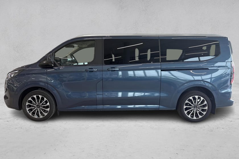 Bilde 2 av Ford E-Tourneo Custom 340 8- seter L2/286hk/Titanium X/360/AGR førerseter/Krok