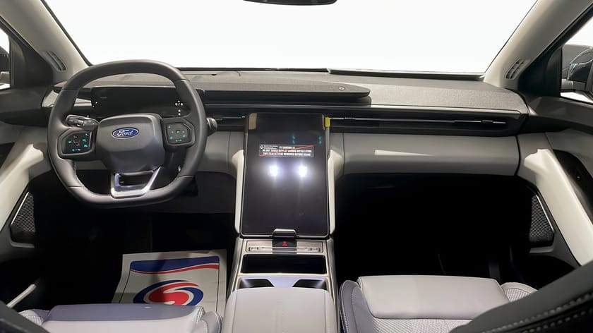 Bild 4 av Ford Explorer EV Extended Range RWD LONG 286HK BUS ED Drag
