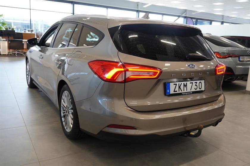 Bild 3 av Ford Focus Kombi 1,0t Titanium 125 hk Kamkedja, Drag, Servad, Vindruta