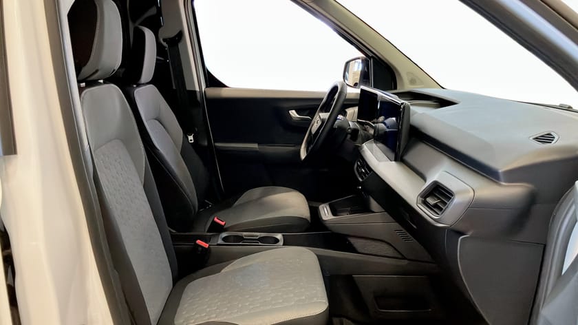 Bild 3 av Ford E-Transit Courier LIMITED SKÅP 136 A FWD *Demobil*