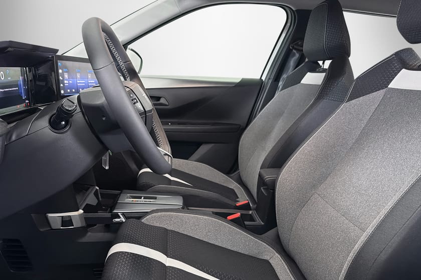 Bild 5 av Opel Frontera Hybrid 136 VISNIGNSBIL LÅGA MIL V-HJUL INGÅR