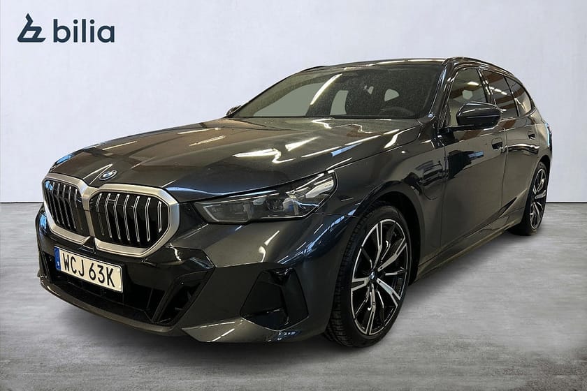 Bild 1 av BMW 530e xDrive Touring DEMO M Sport Innovation B&W Iconic&Glow
