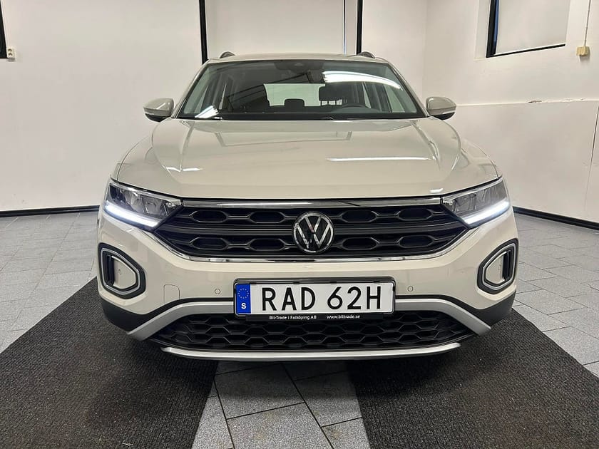Bild 5 av Volkswagen T-Roc 1.0 TSI 110 hk OPF Base Euro 6 S/V hjul MOMS Carplay