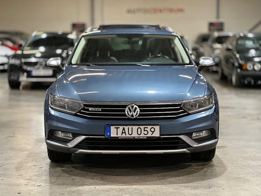 Bild 2 av Volkswagen Passat Alltrack 2.0 TDI 4Motion Pano B-Kamera Drag 240hk