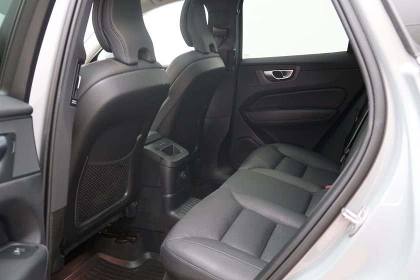 Bild 5 av Volvo XC60 Recharge T6 Core Edition, Drag, Navi