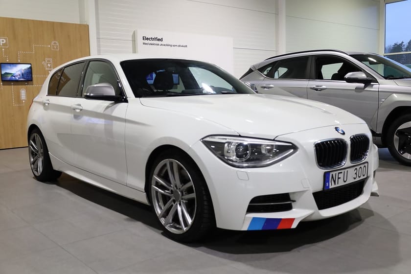 Bild 4 av BMW M135i AUT M-Sport 320hk H&K Läder Blåtand Nyservad
