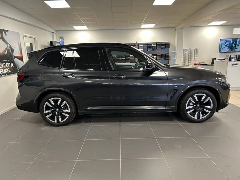 Bild 3 av BMW iX3 Charged Drag Park Assist Rattv Driving Assisant Pro