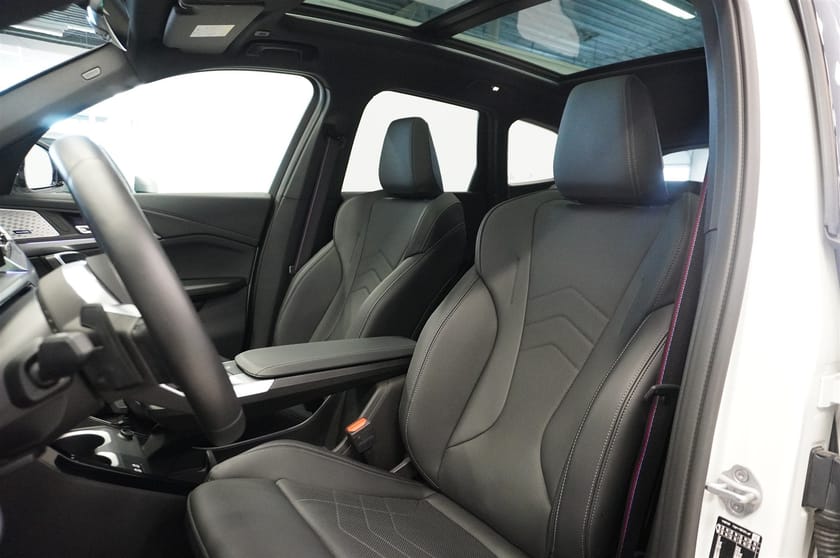 Bild 5 av BMW iX1 xDrive30 M Sport Business Launch M Sport Pro Panorama DAP H K