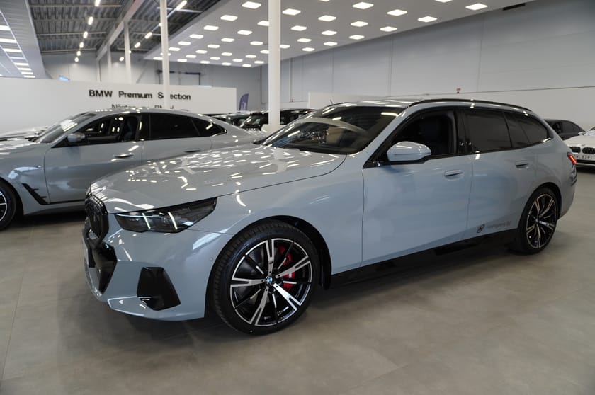 Bild 3 av BMW i5 xDrive40 Touring M Sport Pro Business Ed Drag DA Pro B W