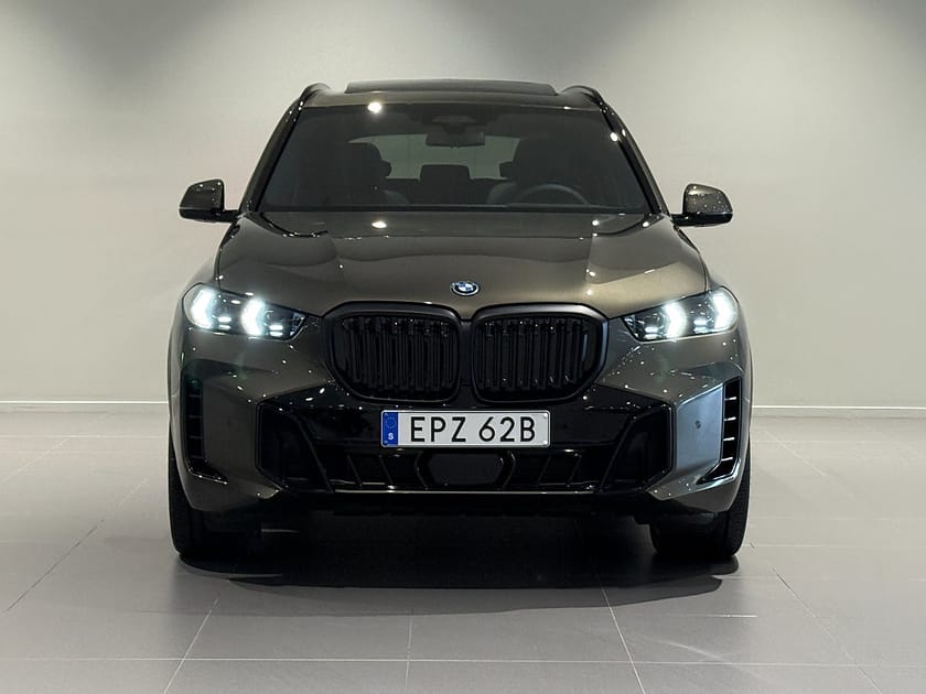 Bild 2 av BMW X5 xDrive50e M Sport Pro Drag Panorama Innovation 22"