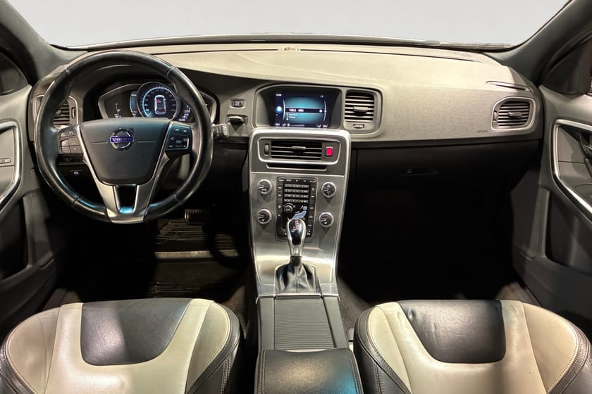 Bild 5 av Volvo V60 Cross Country D3 150 HK AUT SUMMUM NYSERV D-VÄRM PDC BLUETOOTH 18"