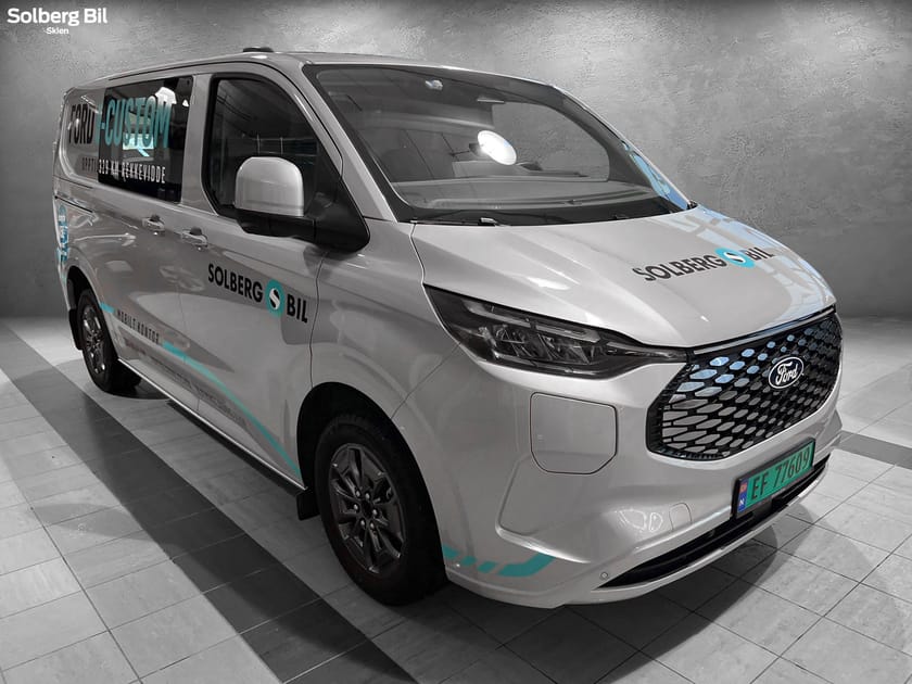 Bilde 3 av Ford E-Transit Custom 320 Limited, Pro Power, 360 kamera,, h.feste, takstativ