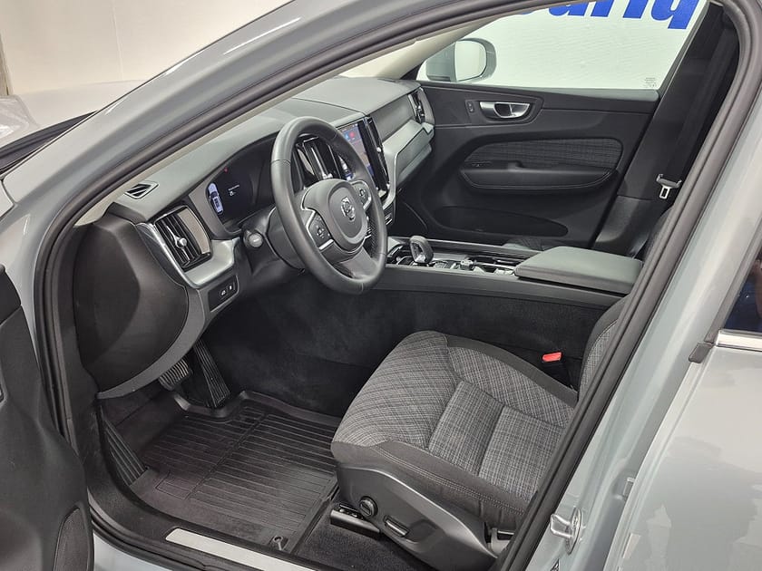 Bild 2 av Volvo XC60 T6 Recharge Core Bright plug in AWD 350HK 4x4 Panorama
