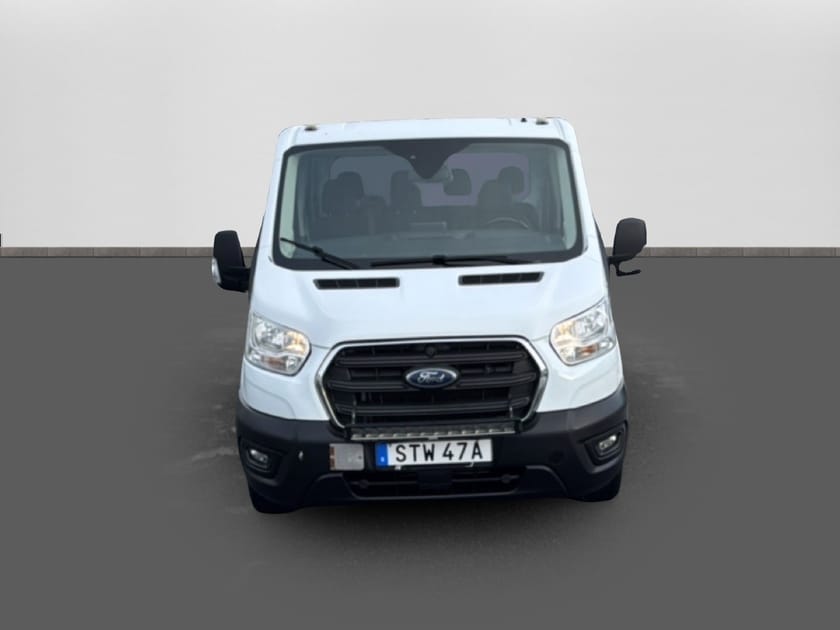 Bild 4 av Ford Transit 350 Chassi Dubbelhytt Kåpa, V-hjul, mycket utrustning