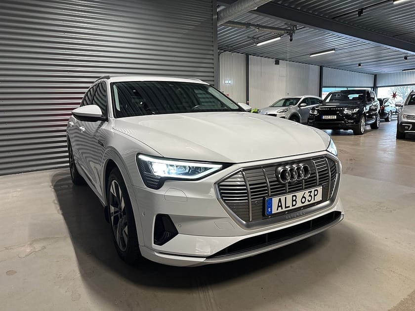 Bild 3 av Audi e-tron 55 quattro 360-kam Adaptiv farth Navi Skinn Drag