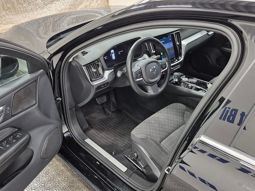 Bild 2 av Volvo V60 T6 Recharge Core Bright plug in AWD 350HK 4x4