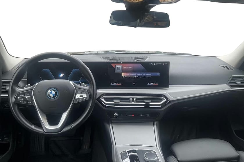 Bild 5 av BMW 330e xDrive Touring Drag Widescreen Navi Kamera Cockpit 292hk