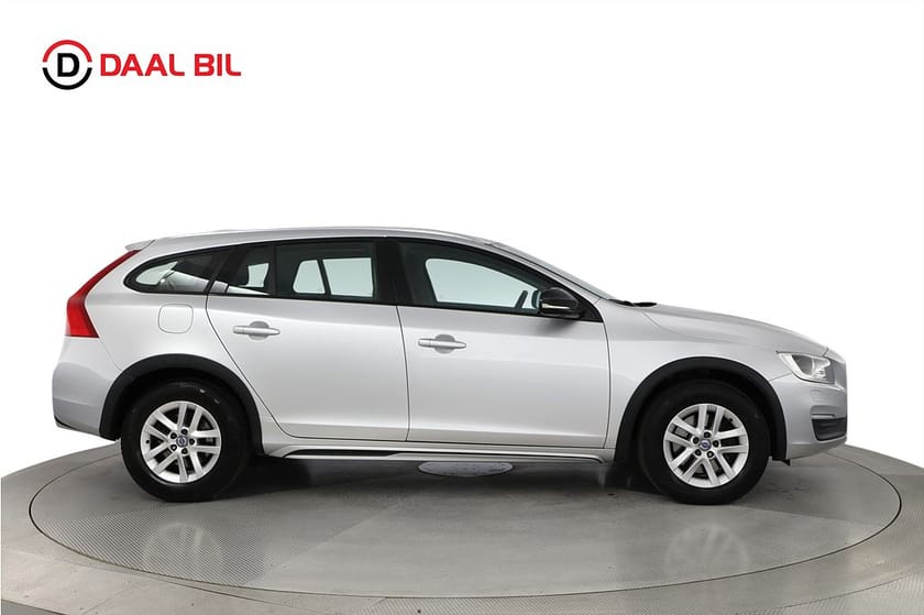Bild 5 av Volvo V60 Cross Country D4 AWD 190HK MOMENTUM B-KAMERA NAVIGATION P-VÄRM VOC