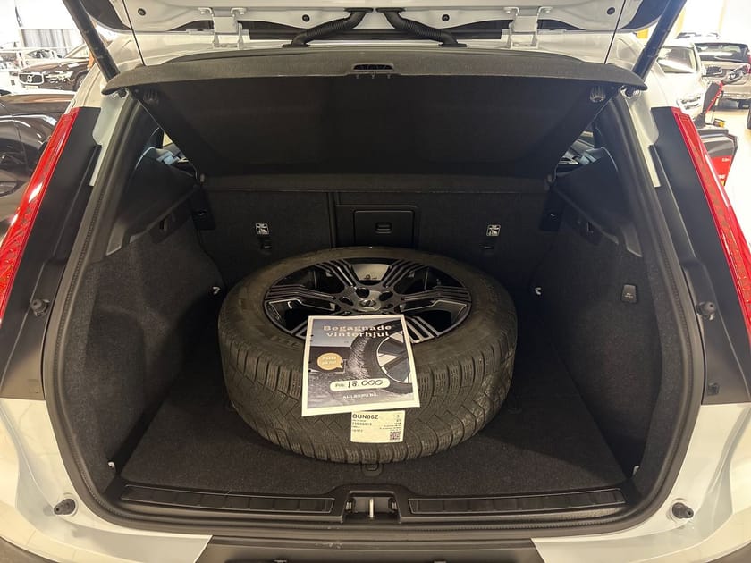 Bild 4 av Volvo XC40 B3 FWD Bensin Plus Dark
