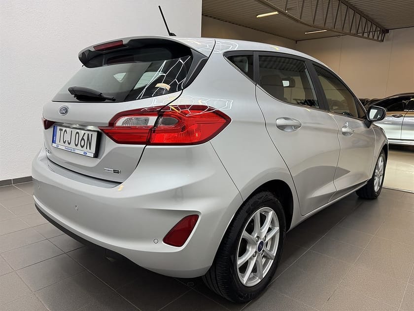 Bild 2 av Ford Fiesta 1.0 EcoBoost 125hk Titanium Adaptiv F/Carplay/Rattvärme/Nyservad