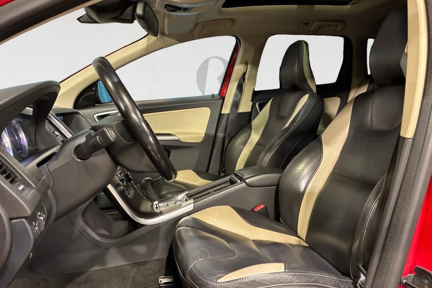 Bild 3 av Volvo XC60 D3 163 HK AUT AWD R-DESIGN DRAG D-VÄRM VOC KAMREM BYTT