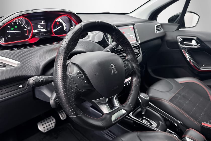 Bild 5 av Peugeot 2008 1,2 PureTech EAT GT-LINE/ DRAG/ NYSERVAD