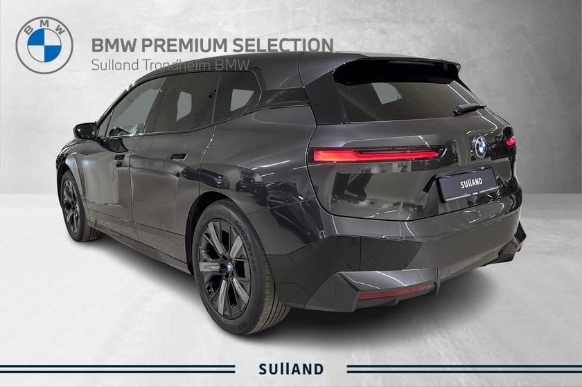 Bilde 3 av BMW iX xDrive40 xDrive40/BSI/Laser/Sky Lounge Pano/Krok/HUD/360kam/ACC