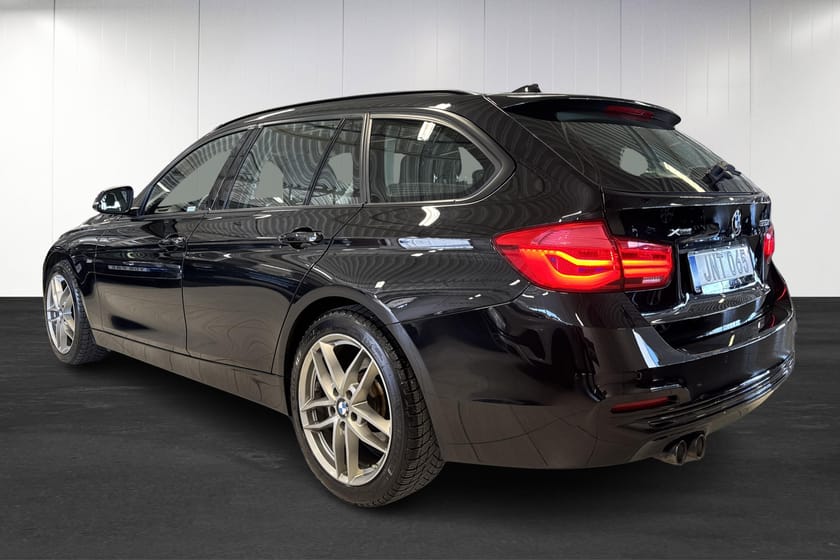Bild 3 av BMW 320d xDrive Touring D | NAVIGATION | DRAG | STORA SKÄRMEN | SPORT-LINE