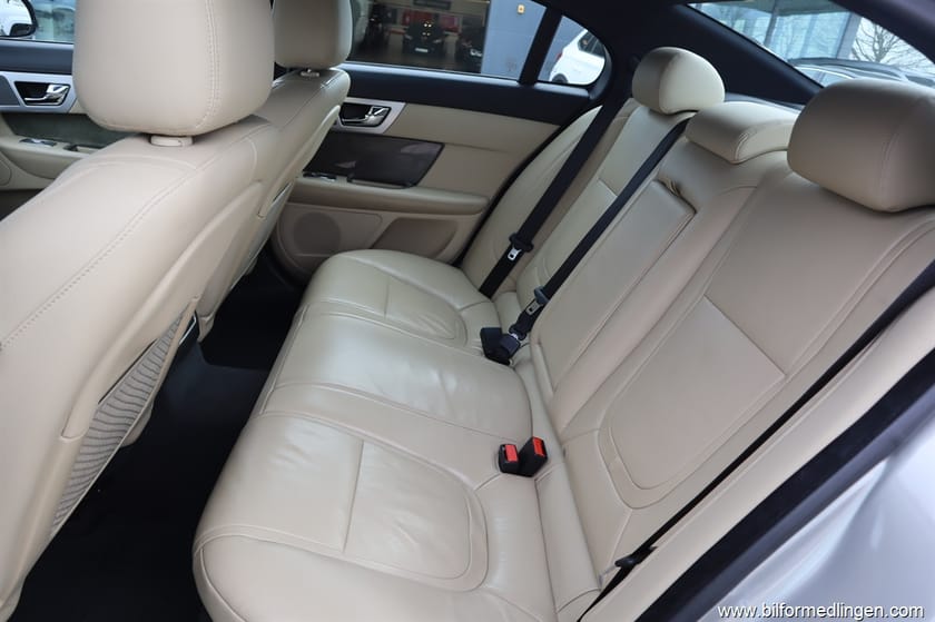 Bild 5 av Jaguar XF 2.2 TDi4 RWD 200hk Dragkrok Automat Skinn Svensksåld