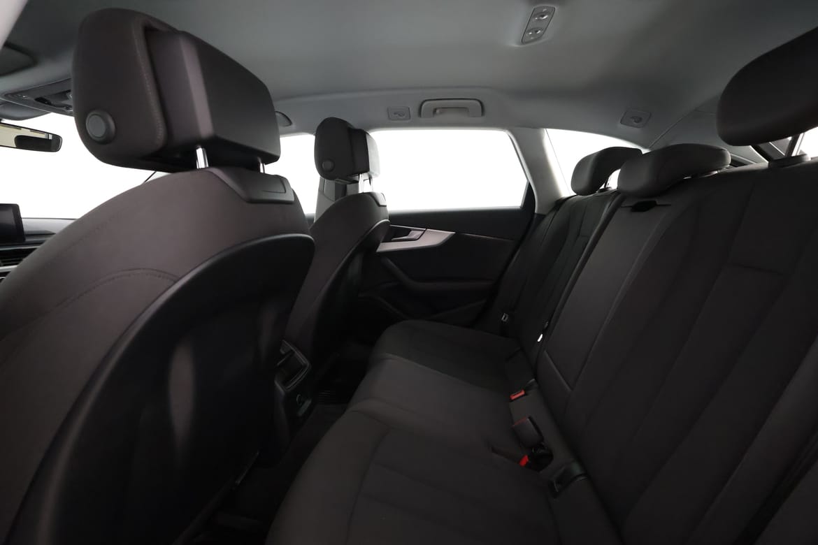 Audi A4 2017 - miniatyr 10