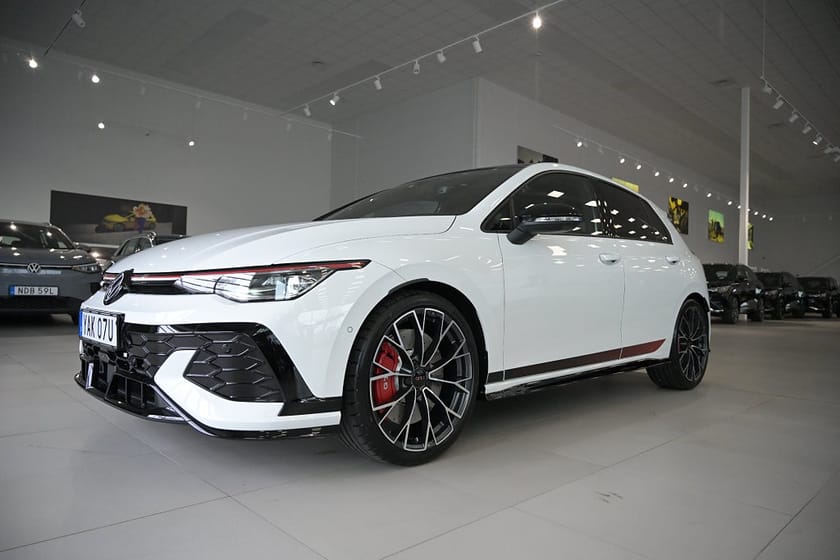 Bild 1 av Volkswagen Golf GTI Edition 50 325 hk **Performance Paket**