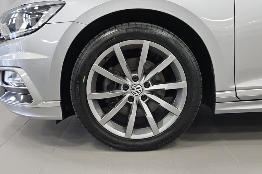 Bild 5 av Volkswagen Passat Sportscombi R-Line 2.0 TDI 4M DSG 190HK Executive Aut Drag
