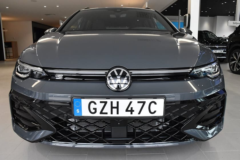 Bild 3 av Volkswagen Golf Sportscombi R-Line Edition 1.5 eTSI 150 hk