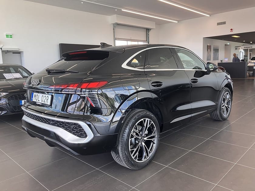 Bild 3 av Audi Q3 Sportback e-hybrid 272hk S-tronic S-line