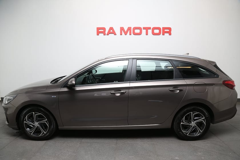 Bild 2 av Hyundai i30 Kombi 1,0 T-GDI 120hk 48V MHEV Essential Aut Nybilsg