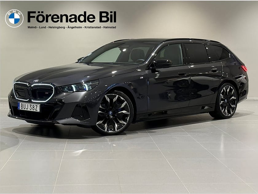 Bild 1 av BMW i5 M60 xDrive Touring M Sport Pro Panorama B&W Drag HUD