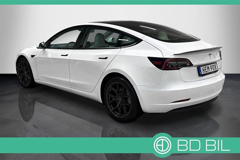 Bild 3 av Tesla Model 3 Performance AP PANO SKINN BACKKAMERA NAVI VÄRMARE
