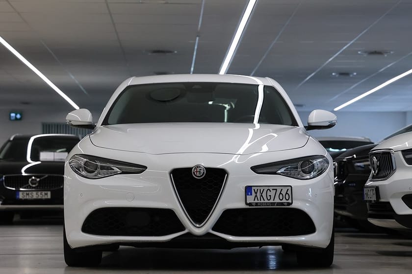 Bild 5 av Alfa Romeo Giulia Veloce Q4 T 280hk B-kamera Keyless Skinn MOMS