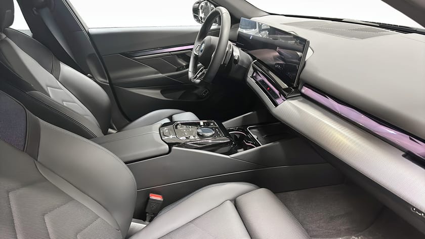 Bild 3 av BMW 530e xDrive Touring M sport Kamera Navi