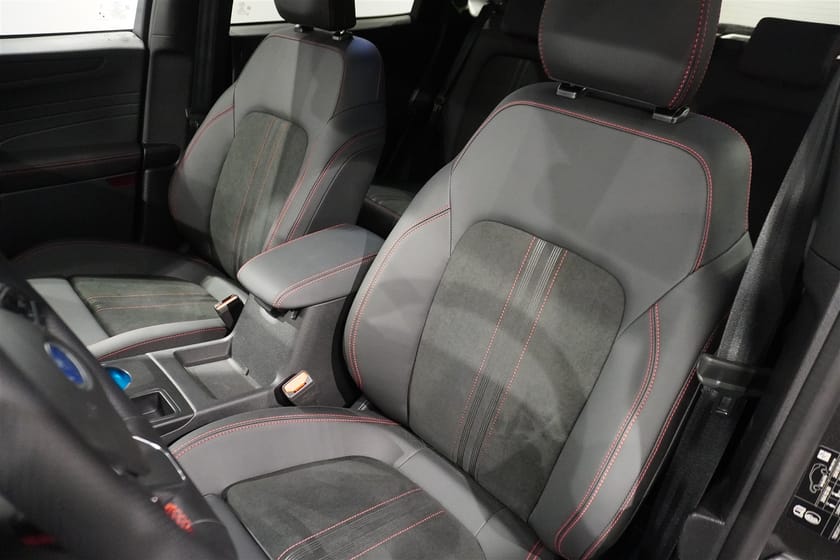 Bild 5 av Ford Kuga Plug-In Hybrid ST-Line X 2.5 FWD 243hk Black Edition CVT