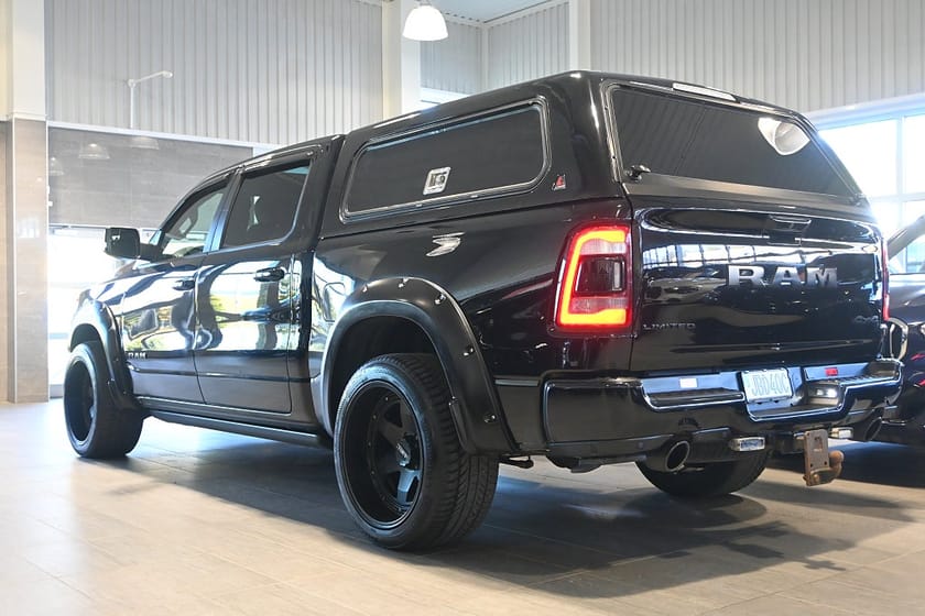 Bild 3 av RAM 1500 Crew Cab Limited Night 394hk Släde Kåpa Breddad TUFF