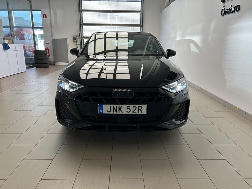 Bild 2 av Audi A3 Sportback 45 TFSI e 272hk S LINE
