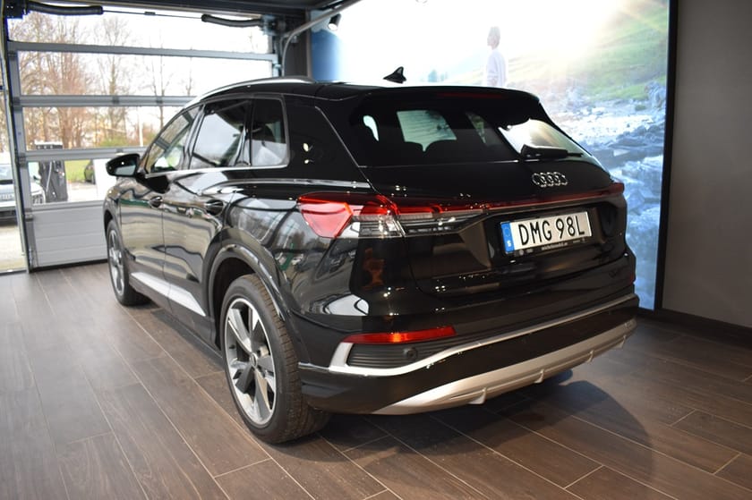 Bild 2 av Audi Q4 45 e-tron quattro 210 kW / 286 HK S-LINE