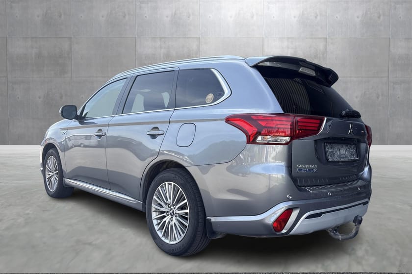 Bilde 2 av Mitsubishi Outlander PHEV Instyle I LED-bar I Tilhengerfeste