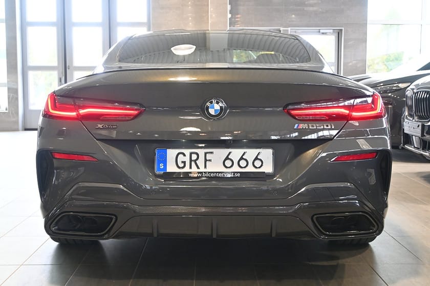 Bild 4 av BMW M850i xDrive Coupé 530hk M Teknologi Carbon B&W Sv-Såld