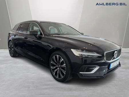 Volvo V60 Recharge T6 Core Edition. Backkamera, Navi, Adaptiv farthållare, Tonade rutor, Elstolar med minne.