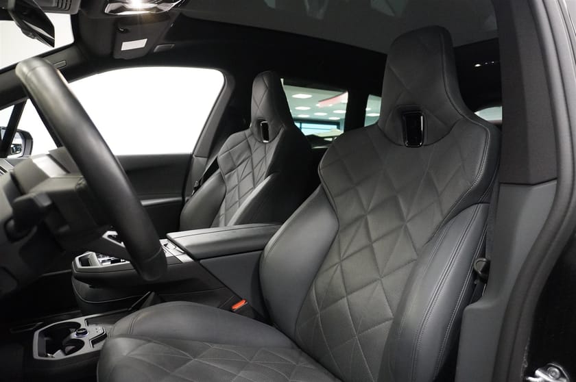 Bild 5 av BMW iX xDrive60 B W Drag Panorama DAP