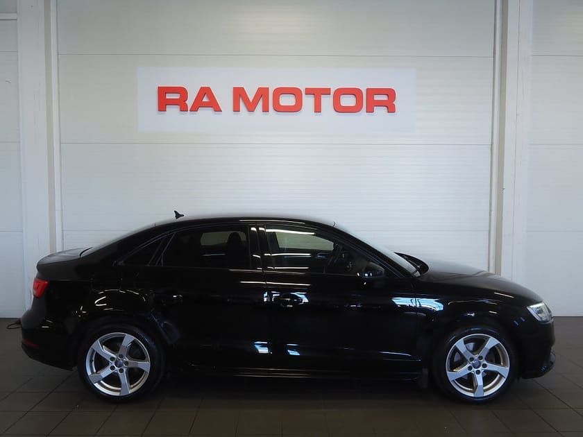 Bild 3 av Audi A3 Sedan 1.0 TFSI Comfort Motorvärmare Optikpaket PDC