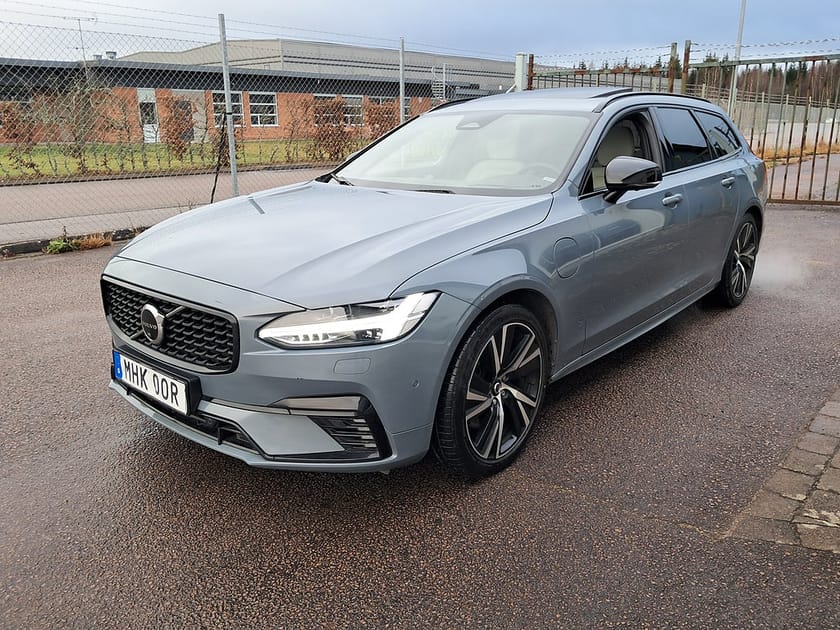 Bild 3 av Volvo V90 T8 Recharge R-Design plug in 392HK 4x4 Läder Panorama