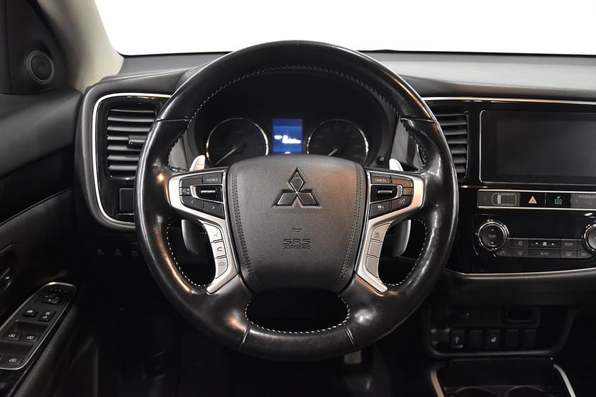 Bild 2 av Mitsubishi Outlander PHEV CVT Comfort Drag Rattv AdaptivF Ny-serv 224hk